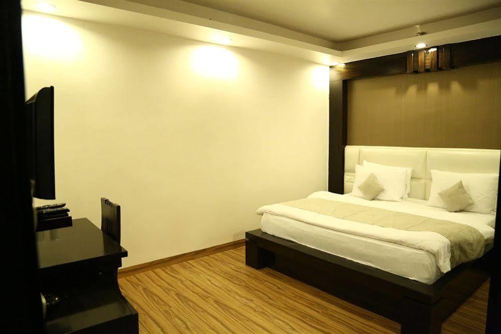 Hotel Elegance New Delhi Eksteriør billede